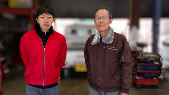 Figure 3: Hiroki Takizawa (Left) and Masayoshi Shimizu (Right) worked together to tag the butterflies with stickers at Grandeco Ski Resort, including the individual captured in Hong Kong in Dec 2024.
 