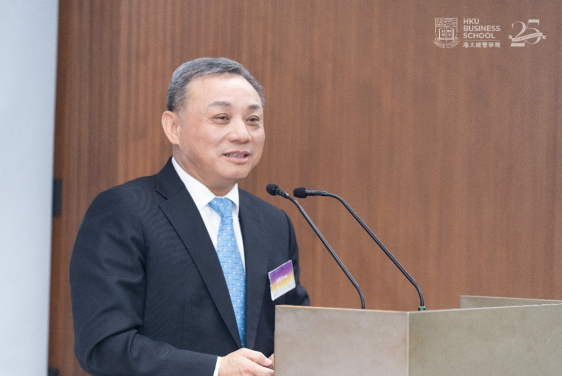 Professor Zhenhua MAO, Professor of Practice in Economics of HKU Business School and Member of Chief Executive’s Policy Unit Expert Group, presents the keynote report.